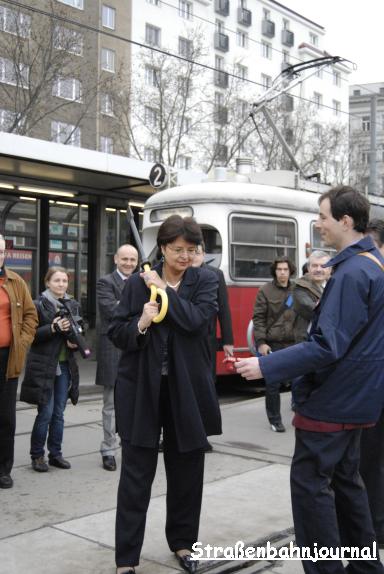 Brauner schultert Weichenkrücke
