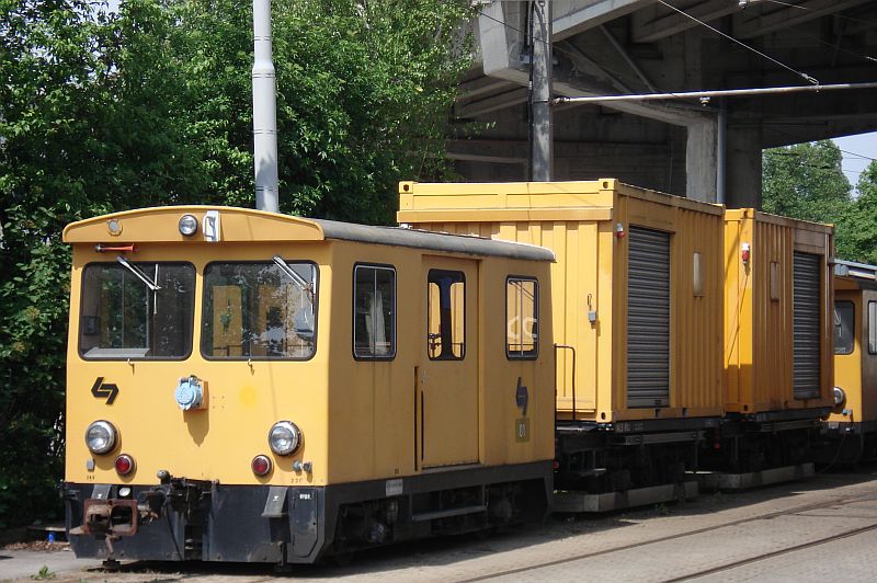 Datei:WLB 01 911 912 02 inzersdorf20110429.jpg