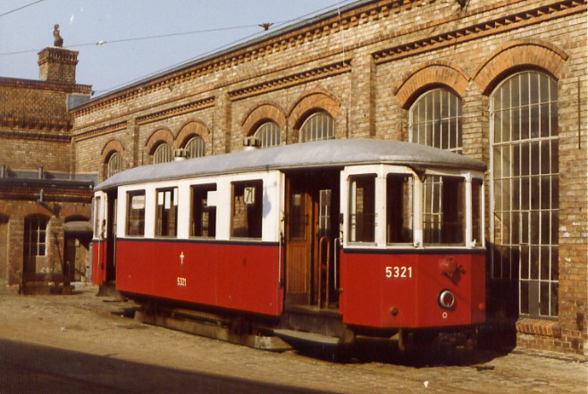 Datei:M3 5321 Bhf Simmering 1977.jpg