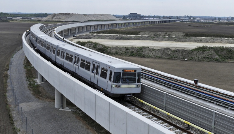 Datei:U2 3124 2124 aspernstr seestadt201310kl.jpg